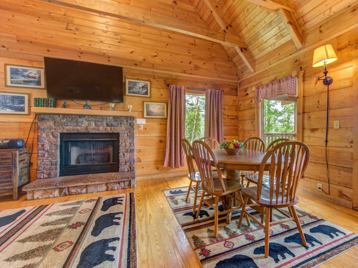 Bear Tracks, 2 Bedrooms, Hot Tub, Fireplace, Wifi, Jetted Tub, Sleeps 6 Гатлінбург Екстер'єр фото