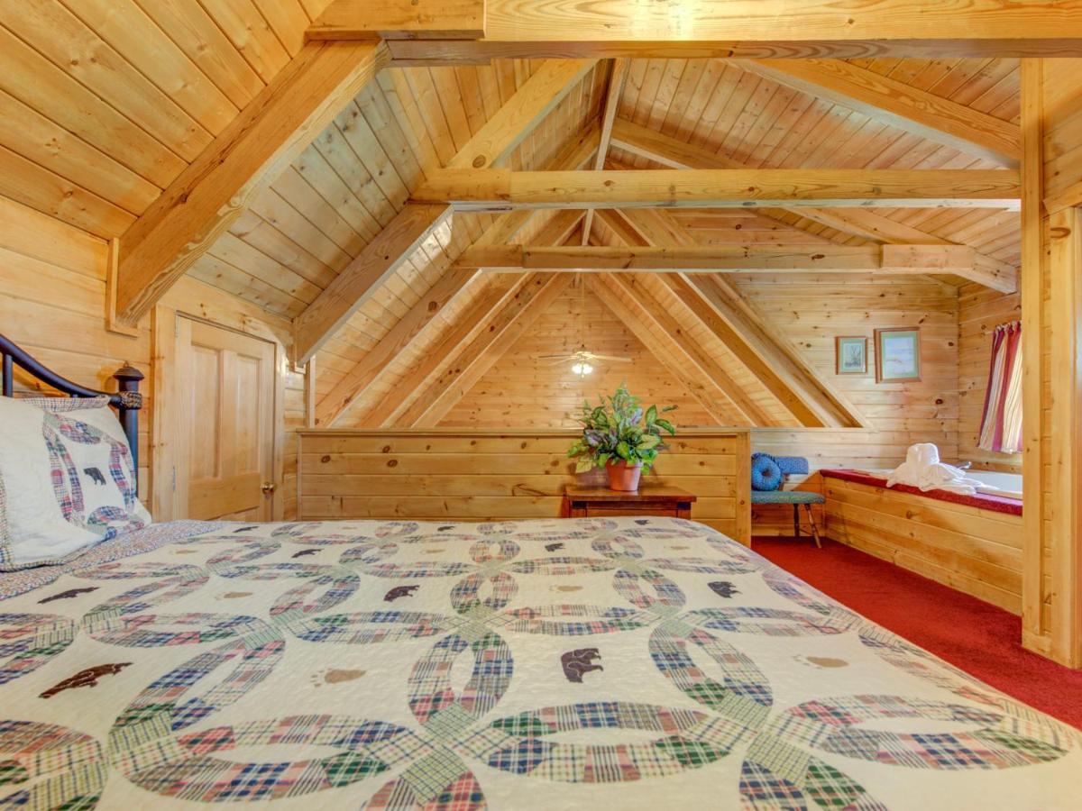 Bear Tracks, 2 Bedrooms, Hot Tub, Fireplace, Wifi, Jetted Tub, Sleeps 6 Гатлінбург Екстер'єр фото