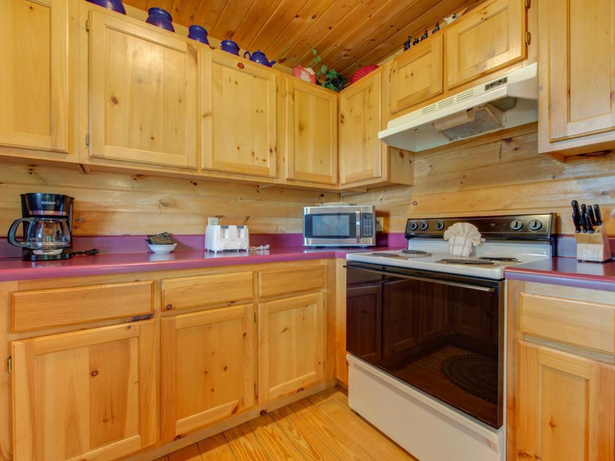 Bear Tracks, 2 Bedrooms, Hot Tub, Fireplace, Wifi, Jetted Tub, Sleeps 6 Гатлінбург Екстер'єр фото