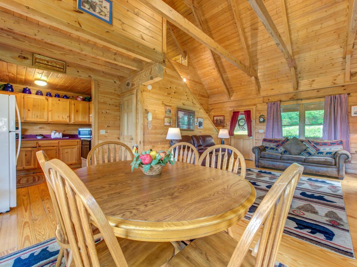 Bear Tracks, 2 Bedrooms, Hot Tub, Fireplace, Wifi, Jetted Tub, Sleeps 6 Гатлінбург Екстер'єр фото