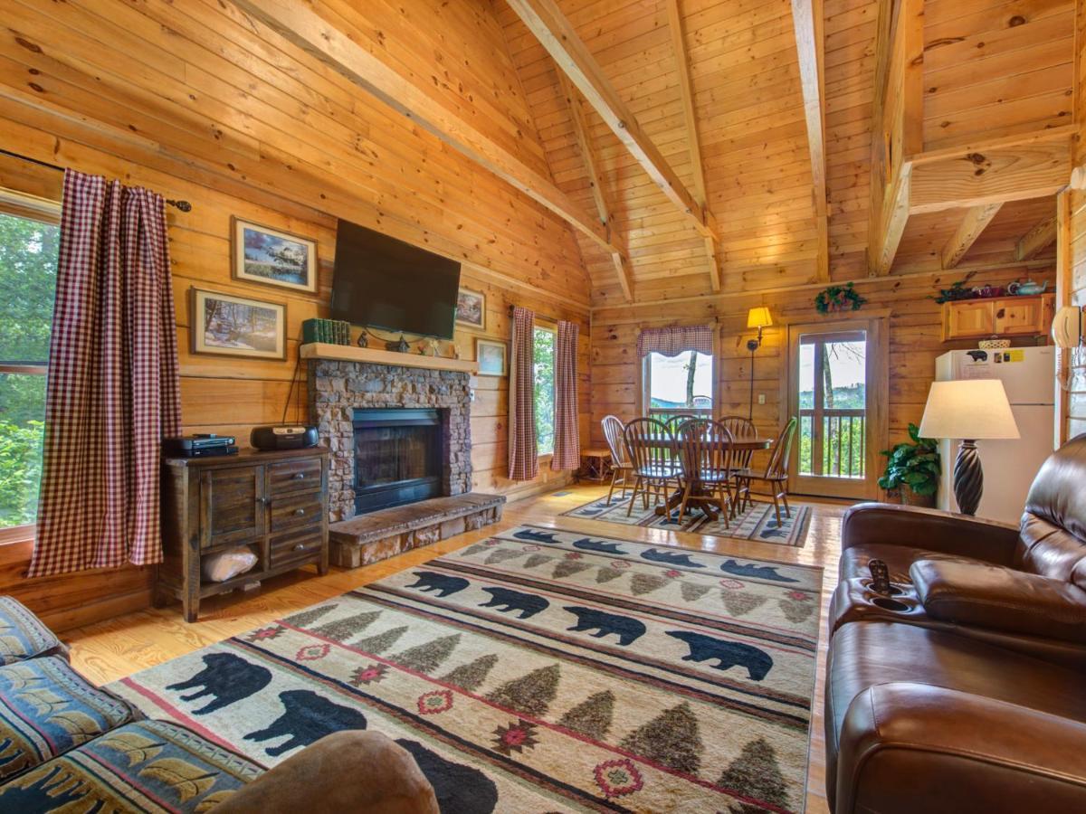 Bear Tracks, 2 Bedrooms, Hot Tub, Fireplace, Wifi, Jetted Tub, Sleeps 6 Гатлінбург Екстер'єр фото
