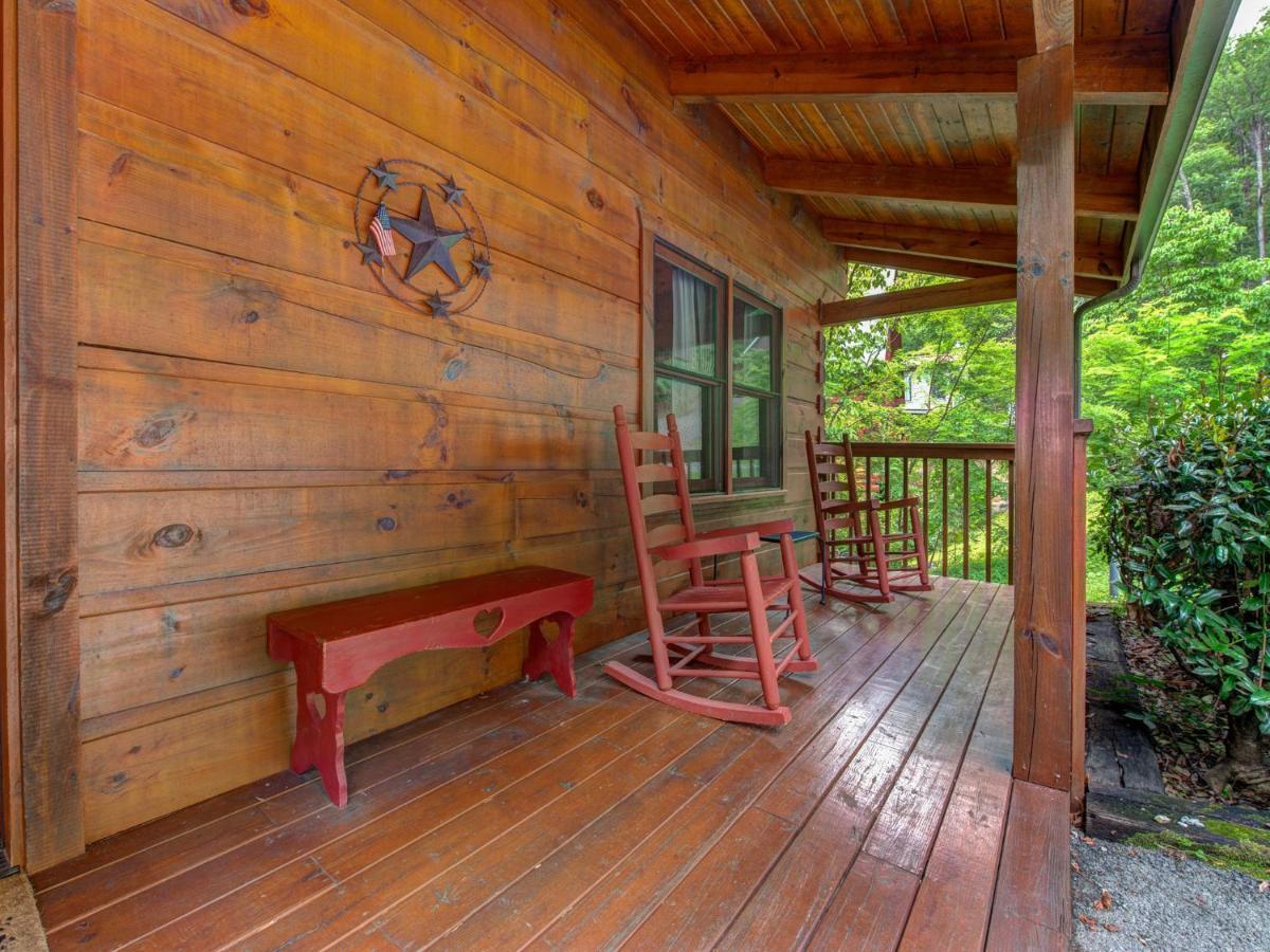 Bear Tracks, 2 Bedrooms, Hot Tub, Fireplace, Wifi, Jetted Tub, Sleeps 6 Гатлінбург Екстер'єр фото
