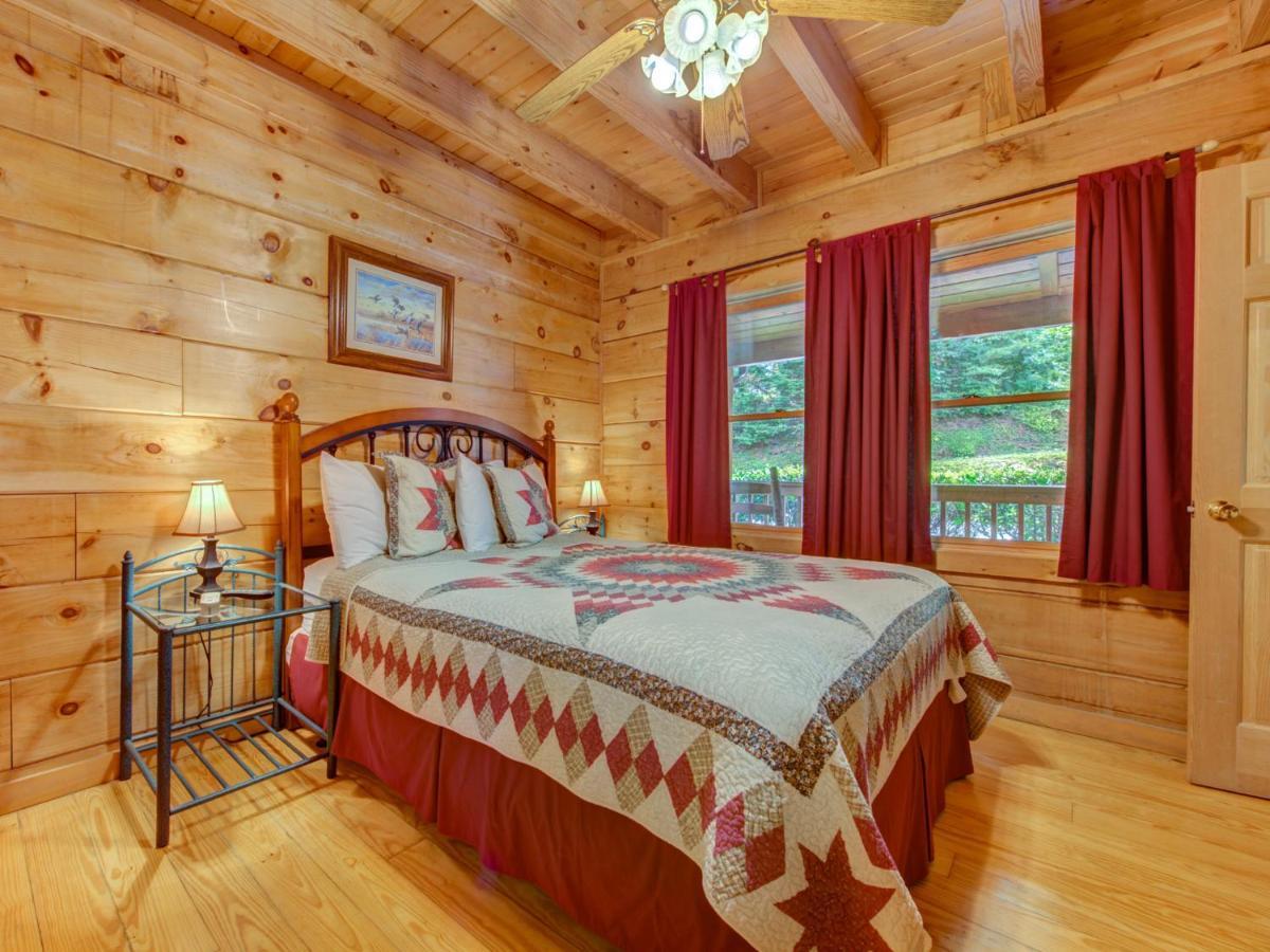Bear Tracks, 2 Bedrooms, Hot Tub, Fireplace, Wifi, Jetted Tub, Sleeps 6 Гатлінбург Екстер'єр фото